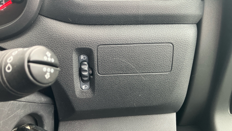 Renault Master Mwb Diesel Fwd MM35dCi 135 Business+ Medium Roof Van